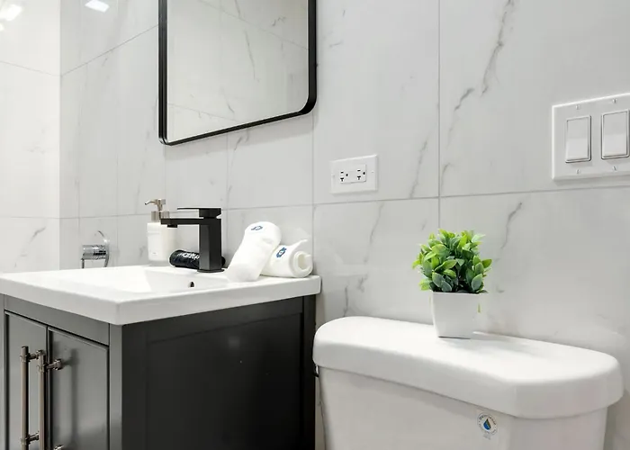 Apartment In Wrigley Close To The Field & Food Chicago